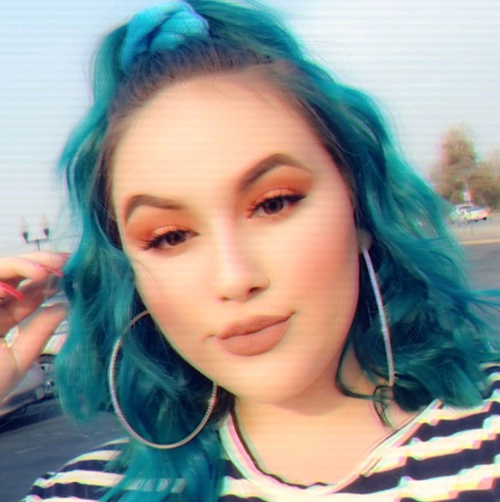 Meet your Posher, Chloe